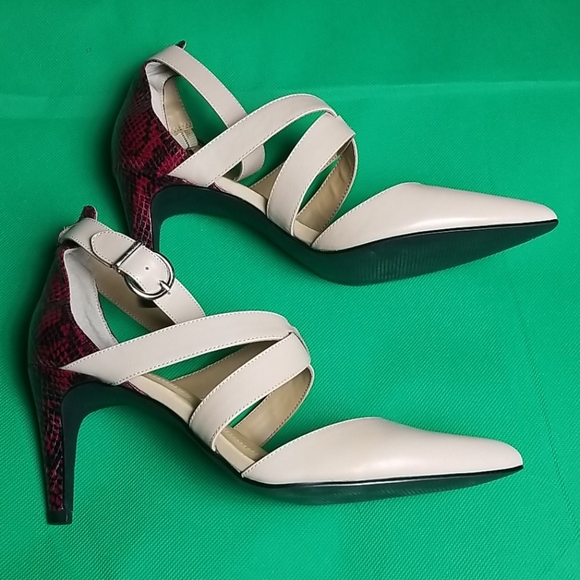 Ladies Leather and Snakeskin Print Pumps - Picture 4 of 8